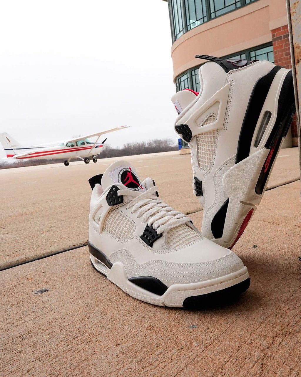 Air Jordan 4 Retro Flight Club